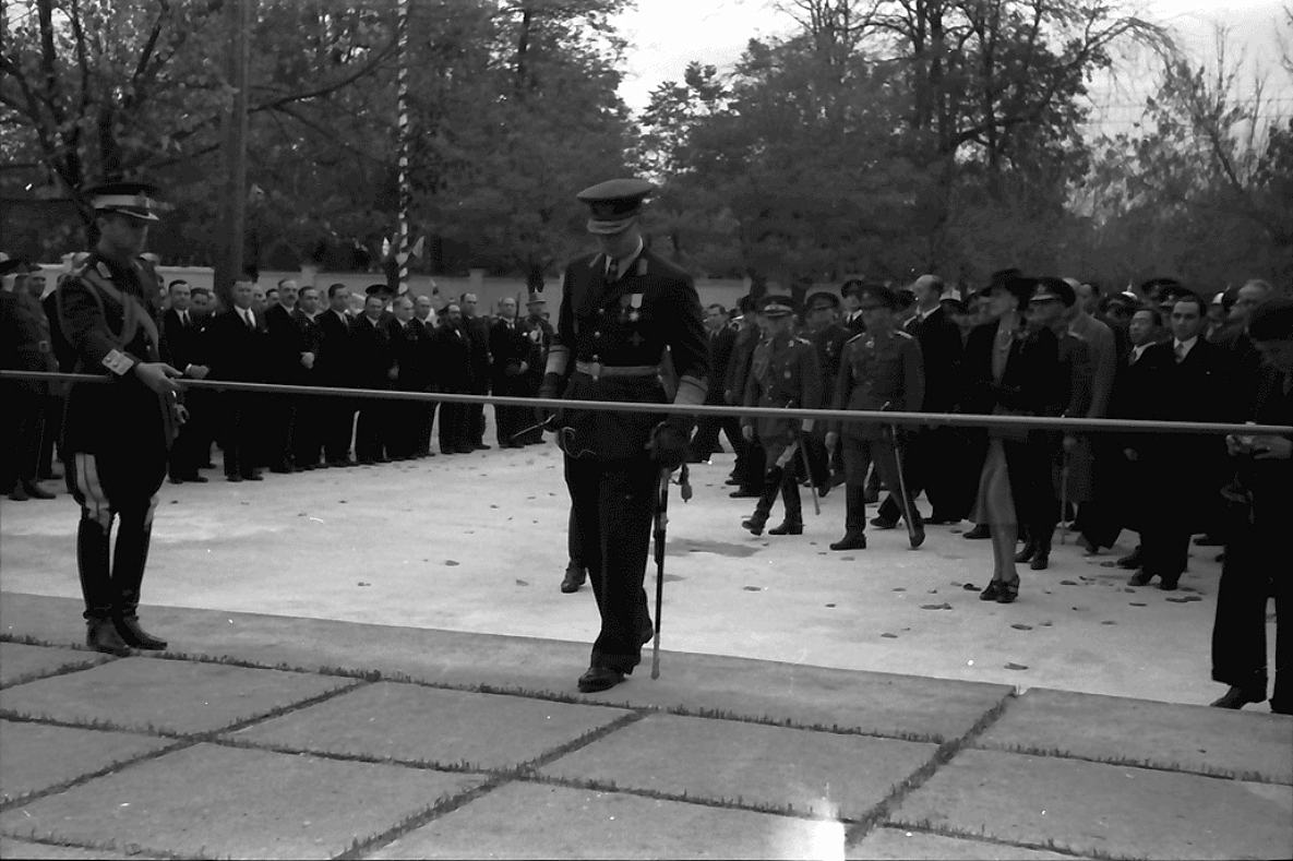 Михай I на церемонии открытия "Выставки Освобождения". 31 октября 1942 года. Городской Сад.