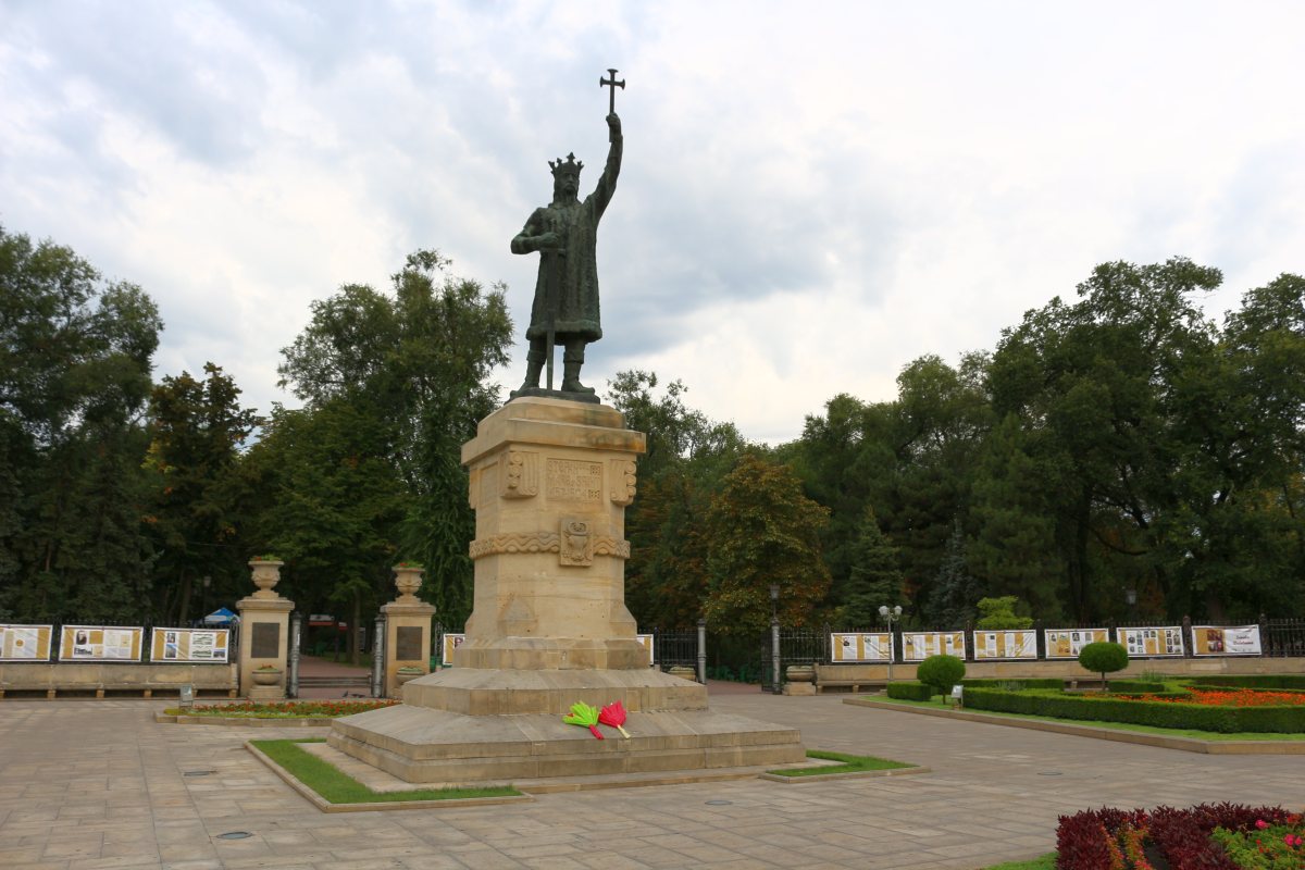 Памятник Штефану чел Маре.