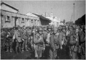 Румынские солдаты на вокзале