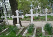 Надгробия