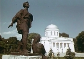 Памятник в сквере